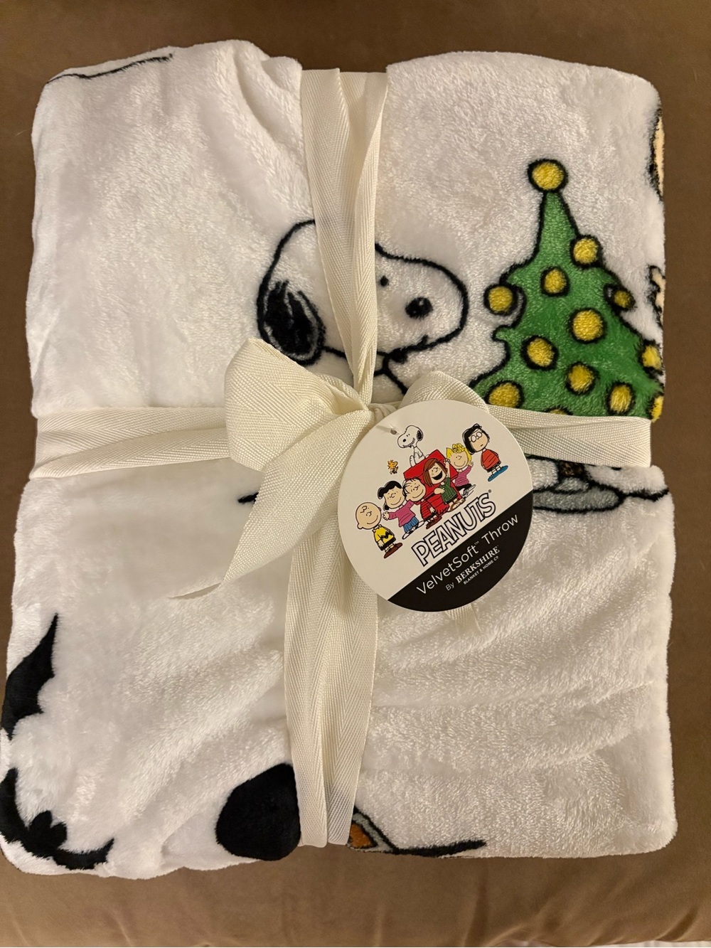 Berkshire Blanket Peanuts VelvetSoft Throw - Christmas, Thanksgiving, Halloween